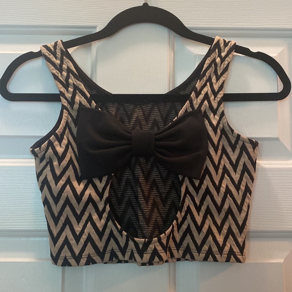 Chevron detail crop top - Picture 2 of 2
